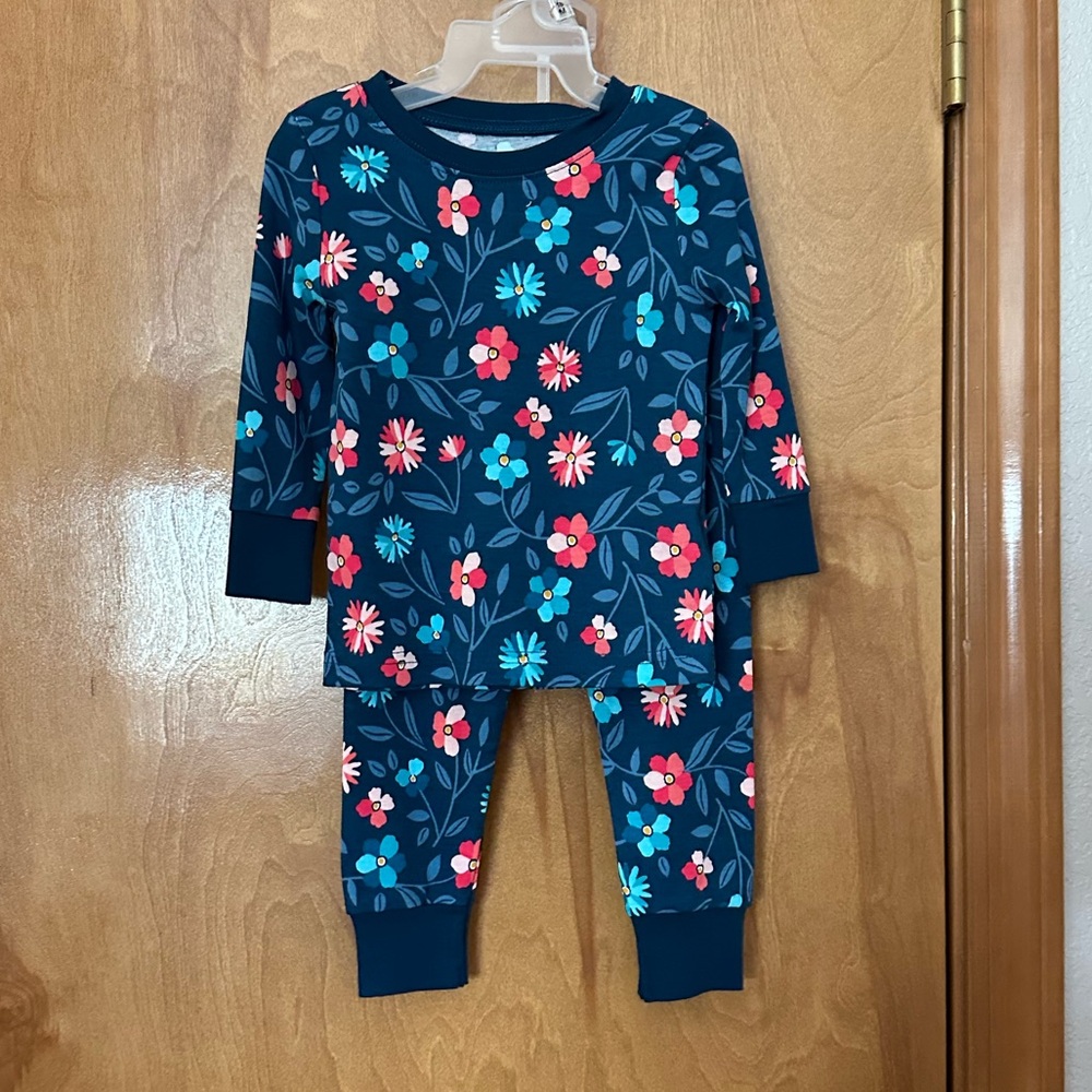 Old Navy Floral 2 piece long sleeve pajama set